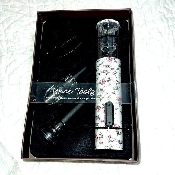 TMD Retail: Floral Four Piece Wine Tools - Picture 1 of 3